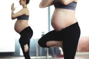 Ejercicios de yoga para embarazadas de seis meses